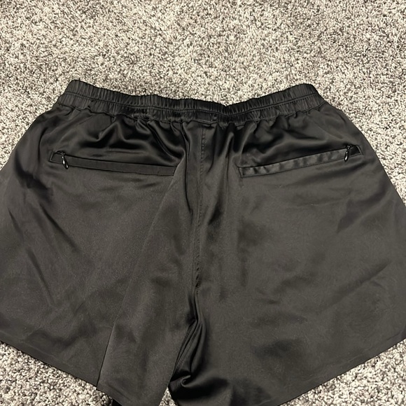 Lululemon running shorts & sports bra - Picture 5 of 14